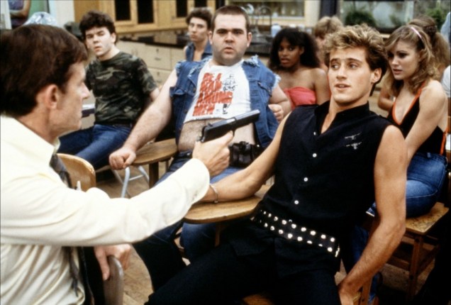 Les méthodes éducatives de Terry Corrigan (roddy Mcdowall) ne conviennent pas ua pauvre Peter Stegman (timothy van Patten)