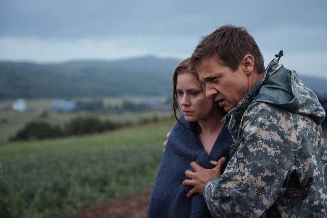 Louise Banks (Amy Adams) et Ian Donnelly (Jeremy Renner) unis face à l'indescriptible
